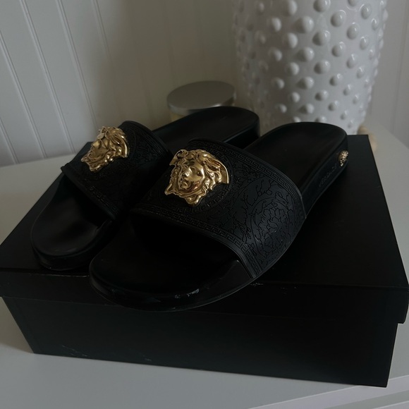 AUTHENTIC Versace Medusa black slides 38.5 Womens - Picture 1 of 5